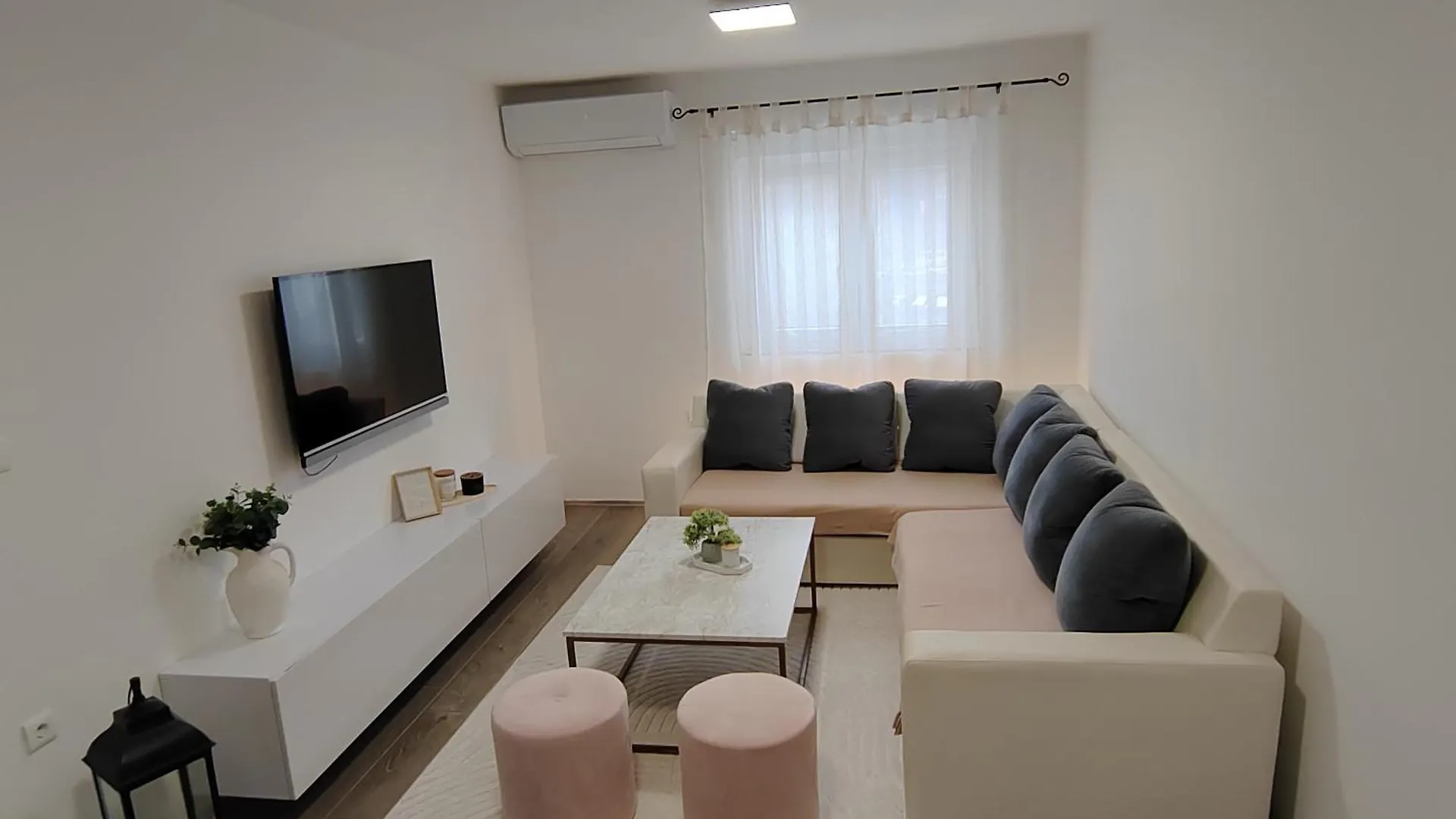 Apartments And Pool Luminous Pula