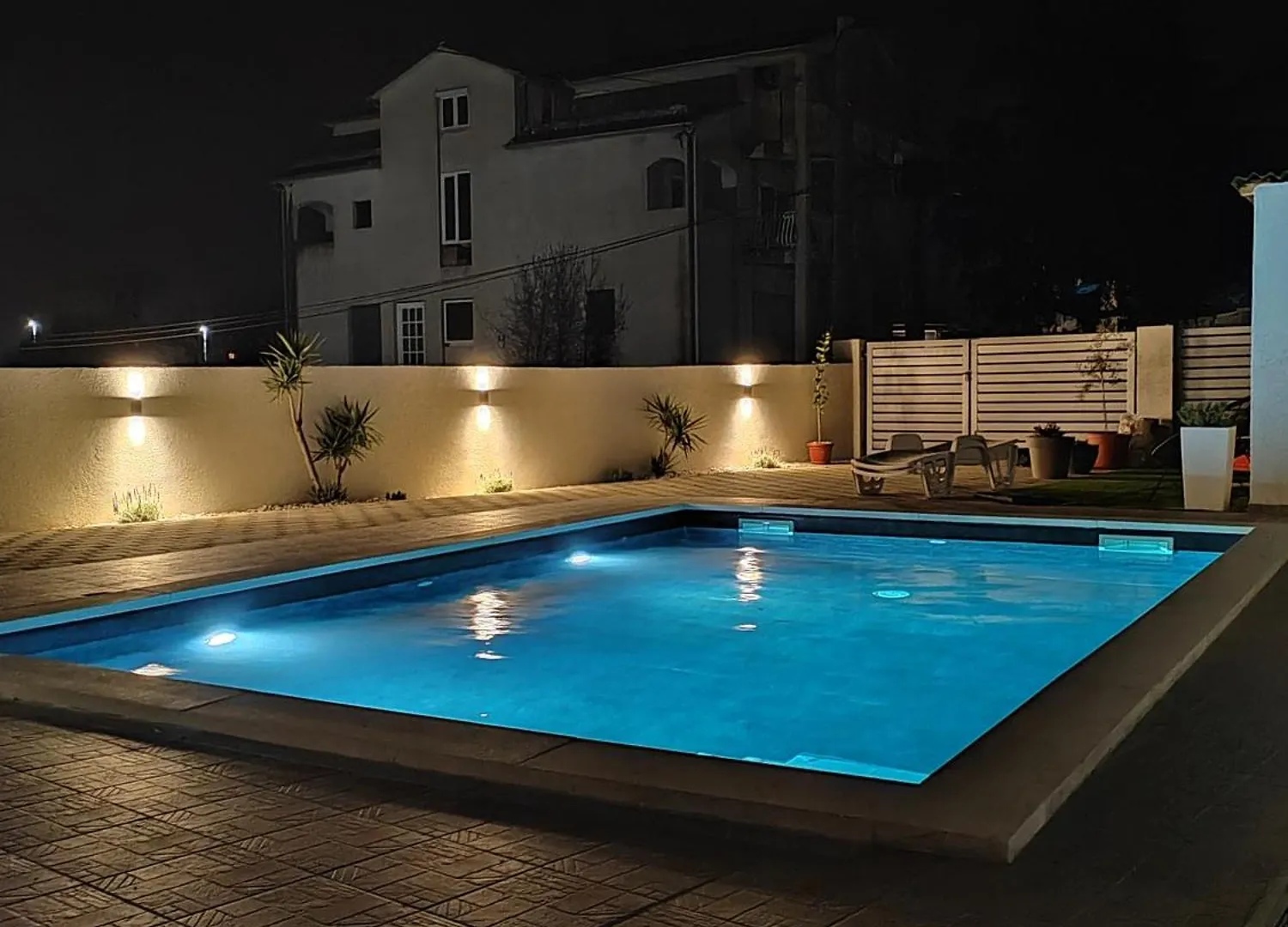 Apartments And Pool Luminous Pula