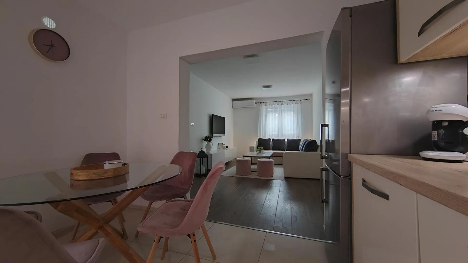 Apartments And Pool Luminous Pula