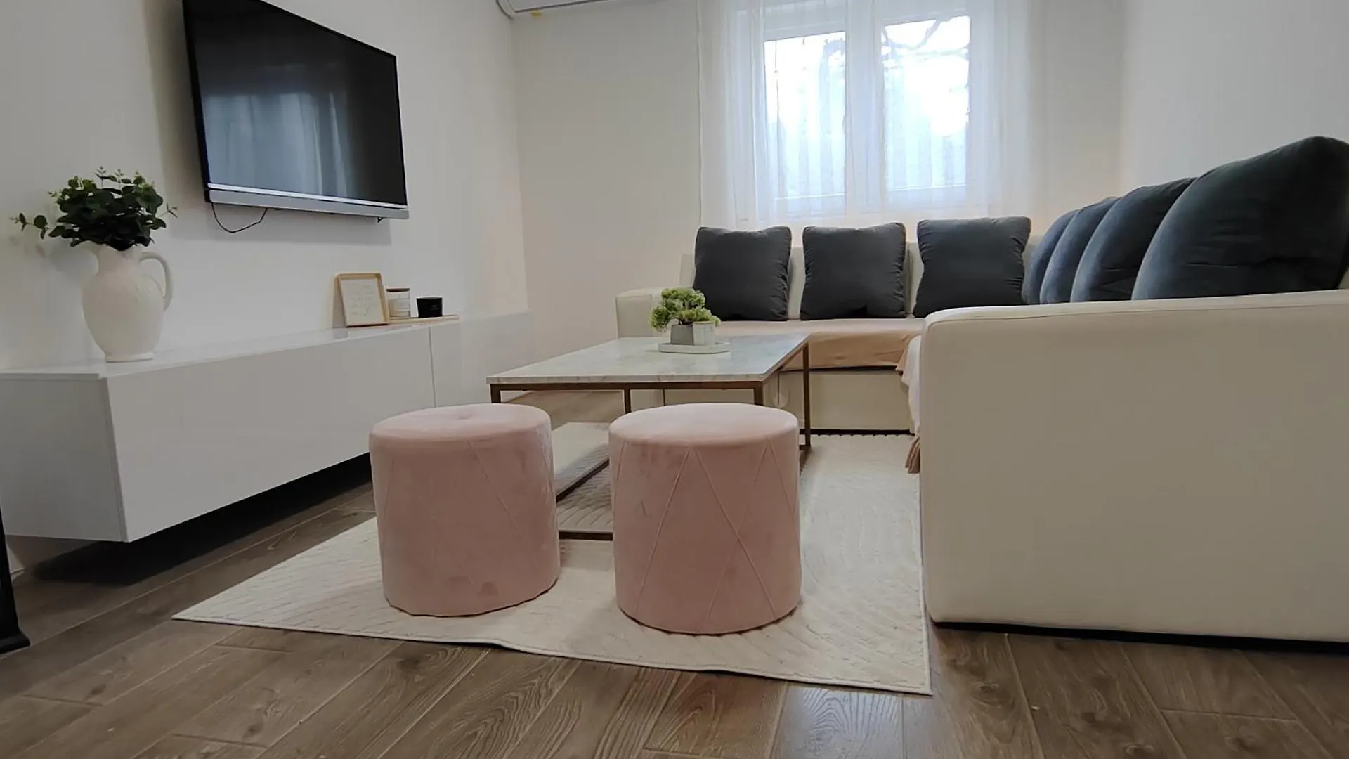 Apartments And Pool Luminous Pula
