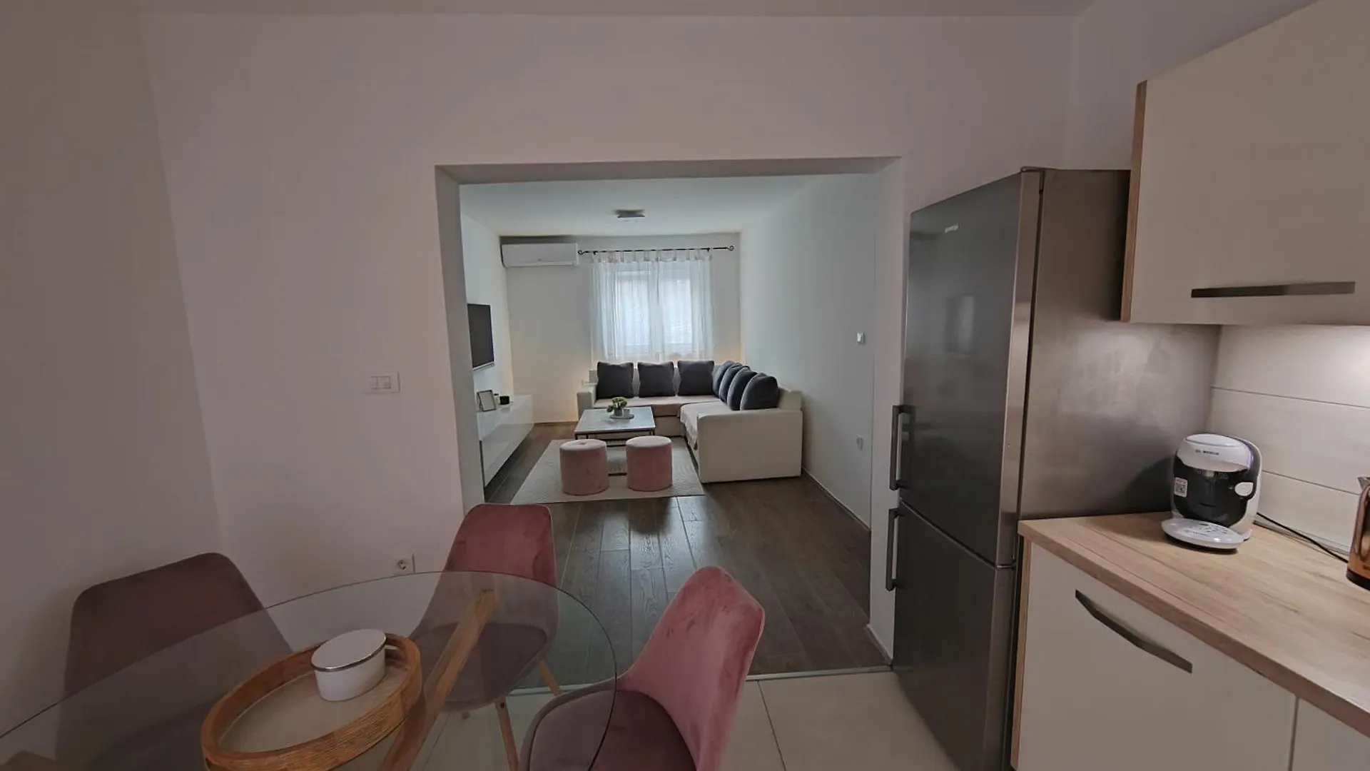 Apartments And Pool Luminous Pula